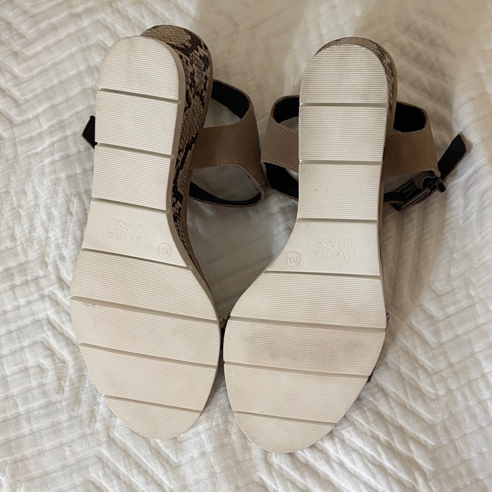 Snakeskin Patterned Wedge Sandals - image 5